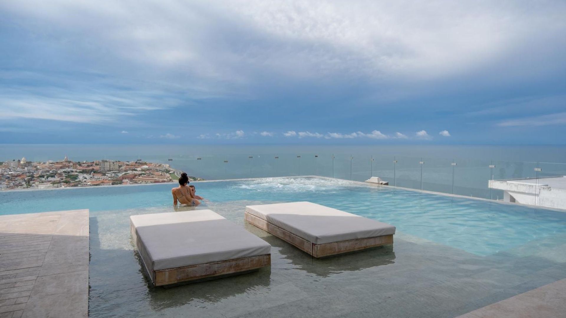 Luxury Oceanfront In Centro Apartment