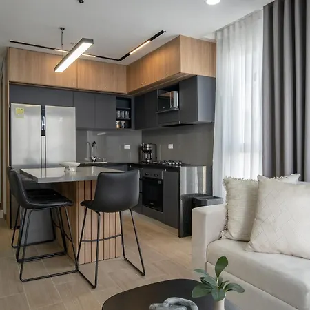 Luxury Oceanfront In Centro Apartment
