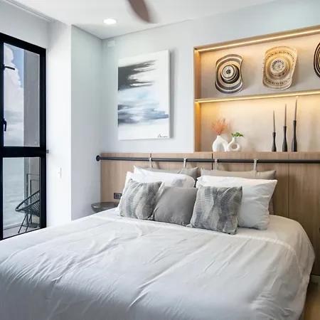 Luxury Oceanfront In Centro Apartment